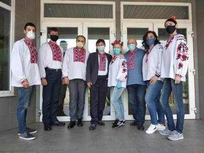 Зі святом української вишиванки!