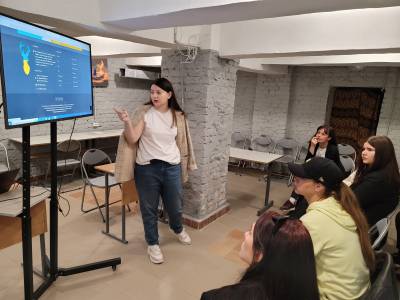 Робота з джерелами та фактчекінг