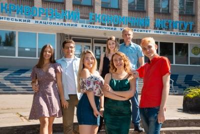 Дипломи бакалавра і магістра отримали правники