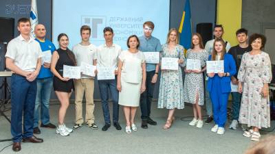 Вітаємо випускників із врученням дипломів бакалаврів обліку і оподаткування