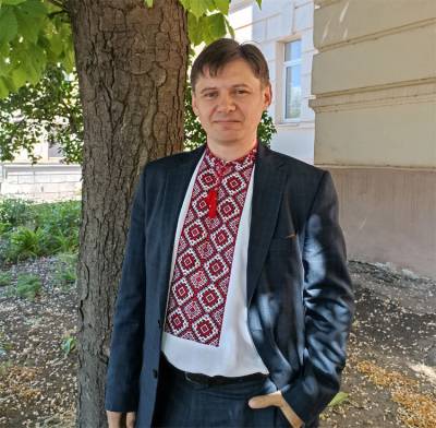 19 травня кожен українець з великою шаною одягає на себе традиційний одяг святкуючи День вишиванки