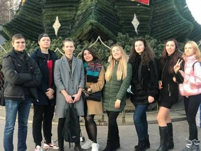 Запалали вогні головної ялинки міста