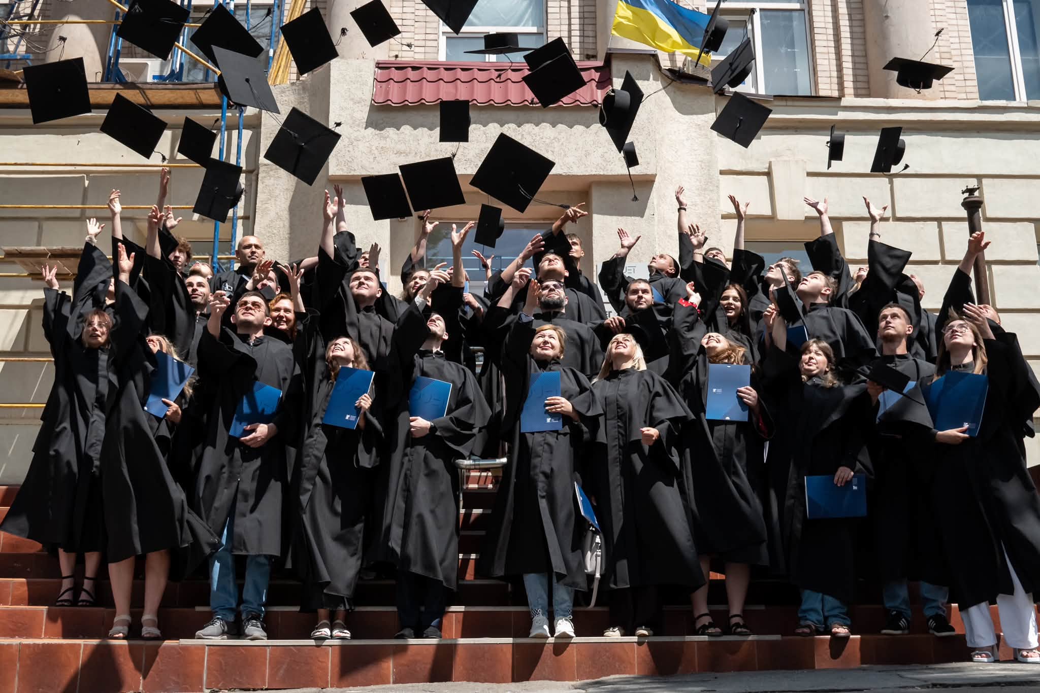 Випускники ДУЕТ